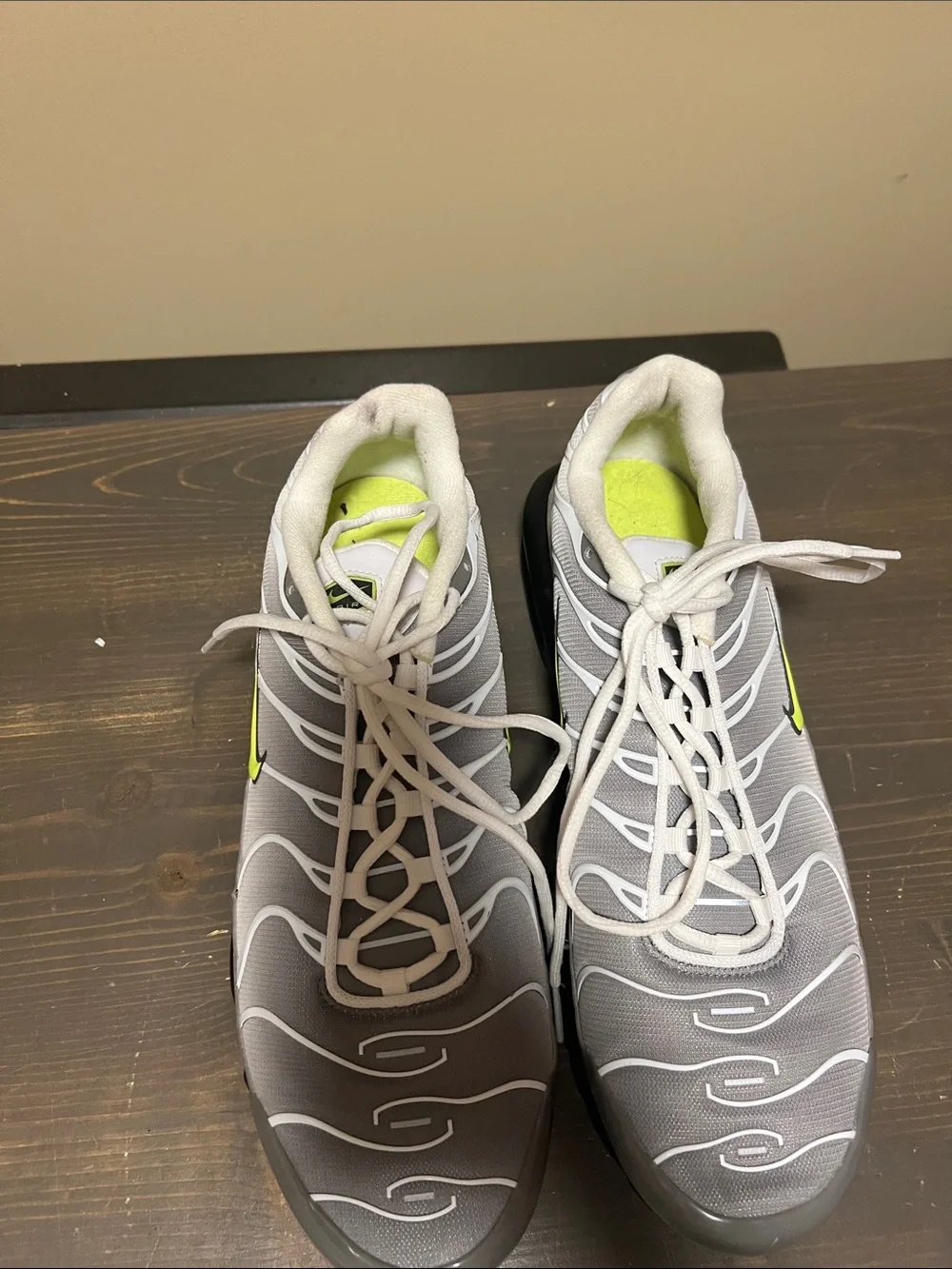 Nike Men’s Gray and Neon Yellow-Accent Wave Sneakers